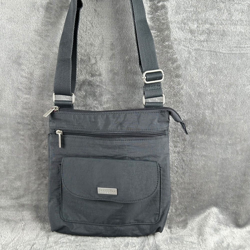 Baggallini Gray Nylon Crossbody Bag Pink Lining Adjustable Strap‎ Travel Purse